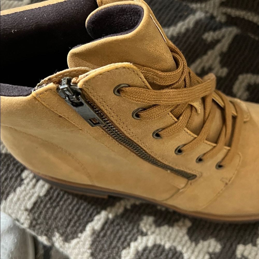 SOUL Naturalizer Women’s Tan Lace-Up Boots - Picture 3 of 3